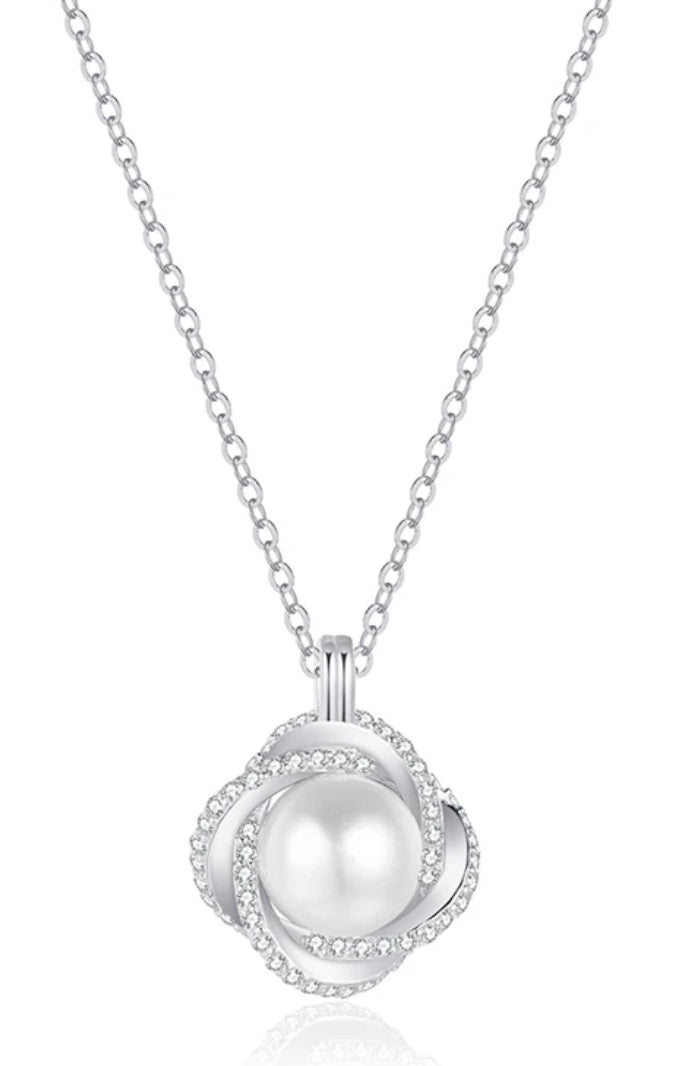 Collier Scintillant Coeur de Perle